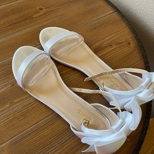 Lulus Size 11 Satin Bow Flats